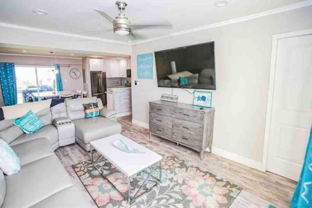 Beachfront Retreat! 3 Steps To Walkover! سيرفسايد بيتش المظهر الخارجي الصورة